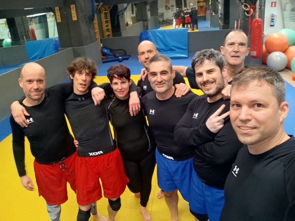 Grupo del club tras un entrenamiento de sambo en Bilbao