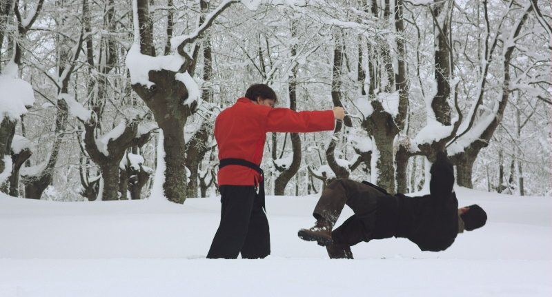 Técnica de sambo ejecutada en la nieve